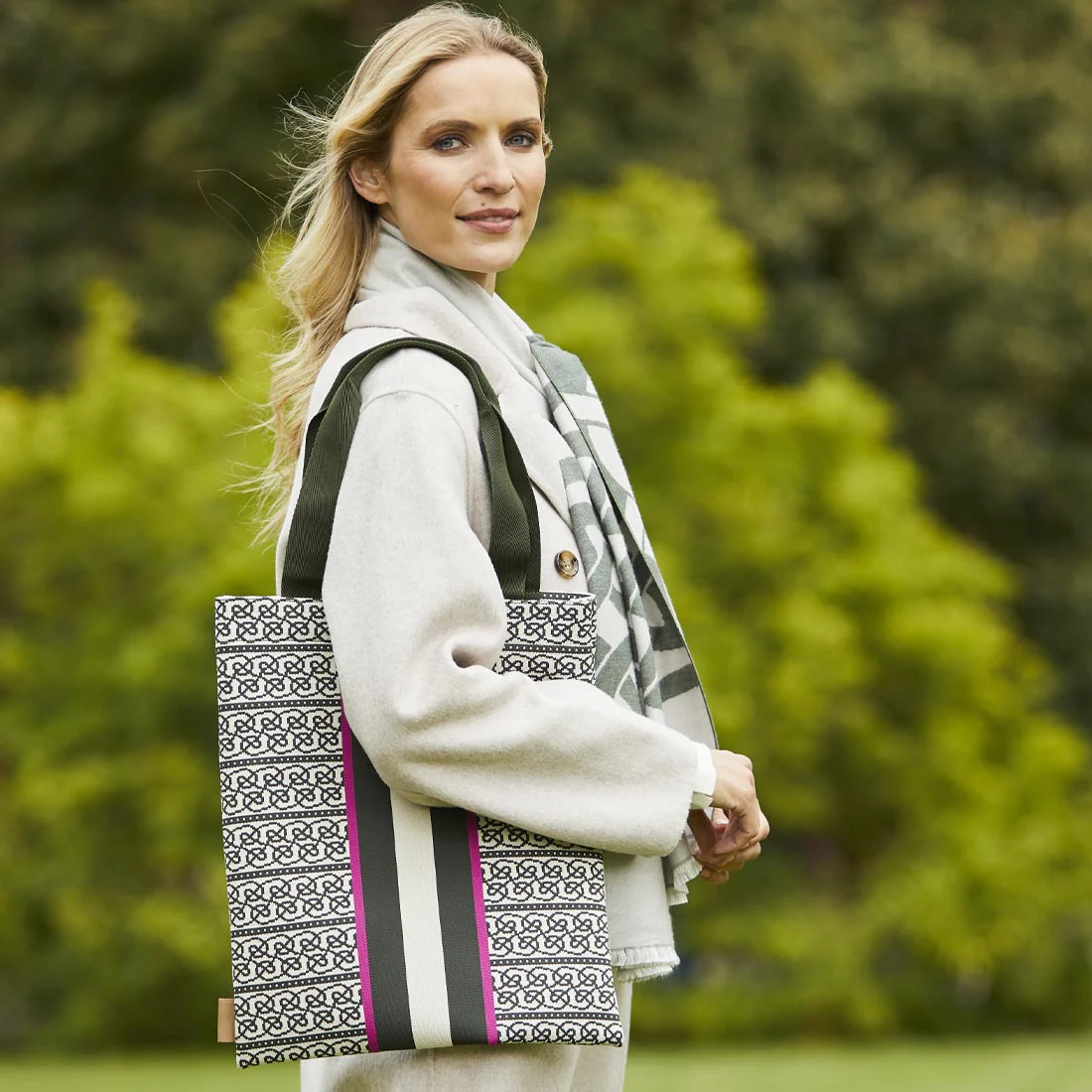 Celtic Knot Jacquard Tote Bag - Image 6