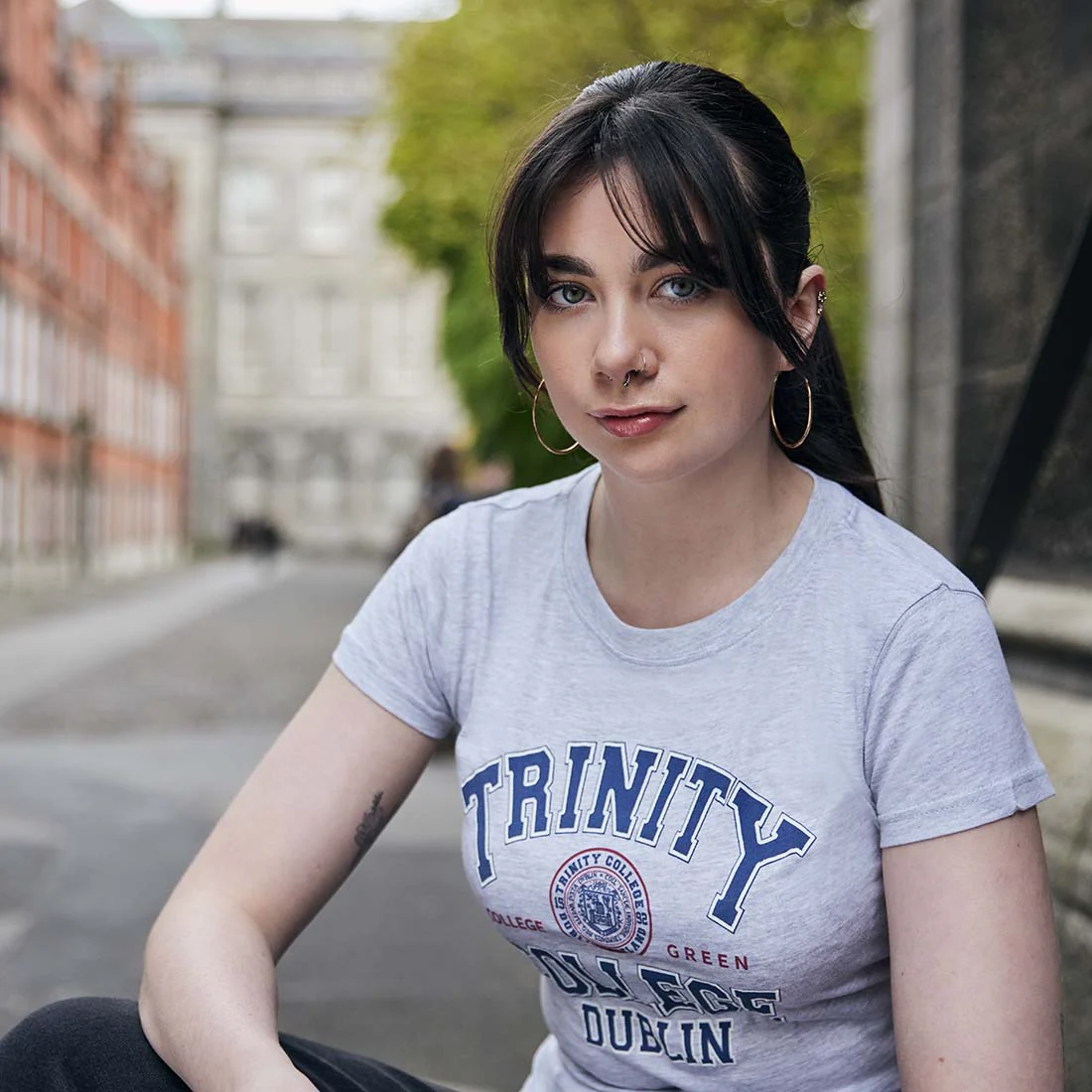 Trinity College Dublin 1592 T-shirt Grey Marl - Image 4