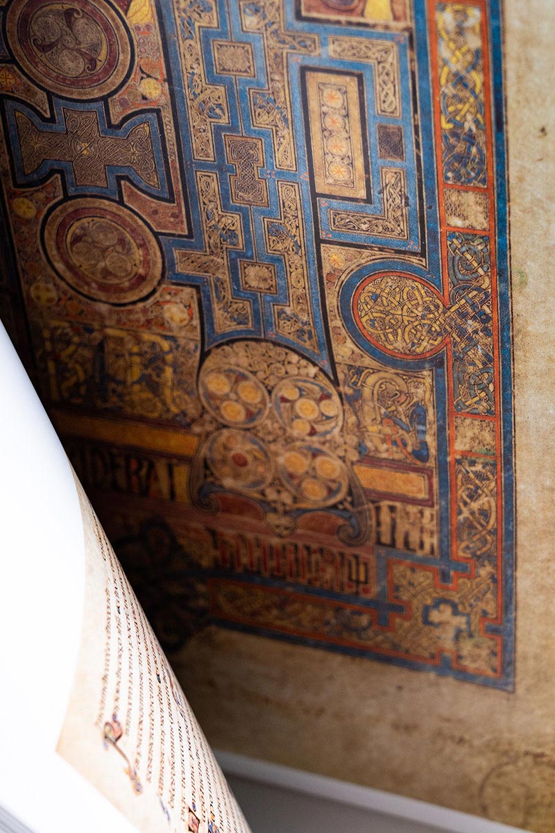 The Book of Kells Official Guide - Image 7